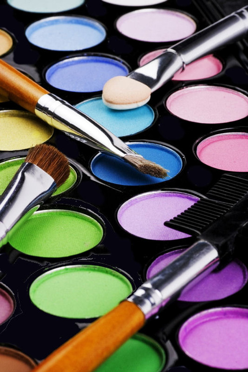 Sperimentare con il make up: usi alternativi dei prodotti divertendosi e risparmiando
