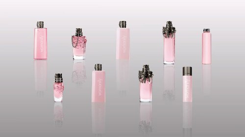 la gamma completa della nuova fragranza Womanity by Thierry Mugler