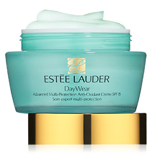 Estee Lauder lancia la nuova Day Wear Plus SPF 15, crema viso idratante e anti-ossidante