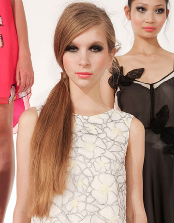 capelli sfilata acconciature erin fetherston new york fashion week