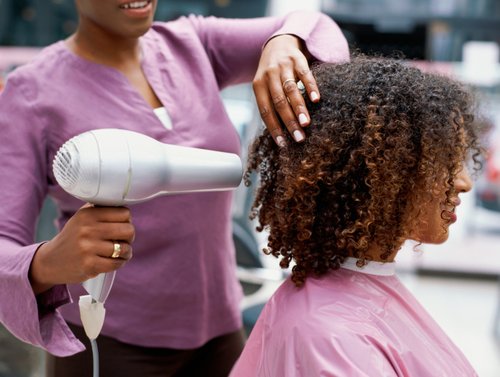 Come asciugare i capelli ricci