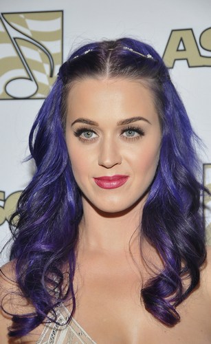 Capelli blu: il nuovo look di Katy Perry diventa una moda per la primavera-estate 2012