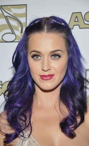 capelli blu look katy perry moda primavera estate 2012