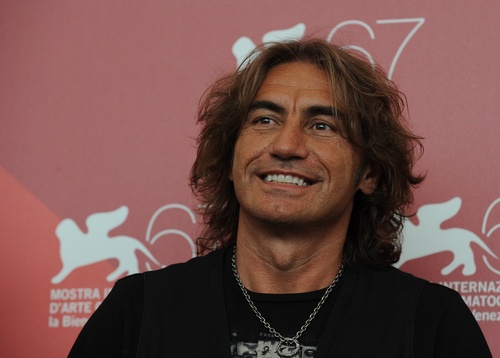 Ligabue si taglia i capelli: un'idea per le pettinature uomo 2013