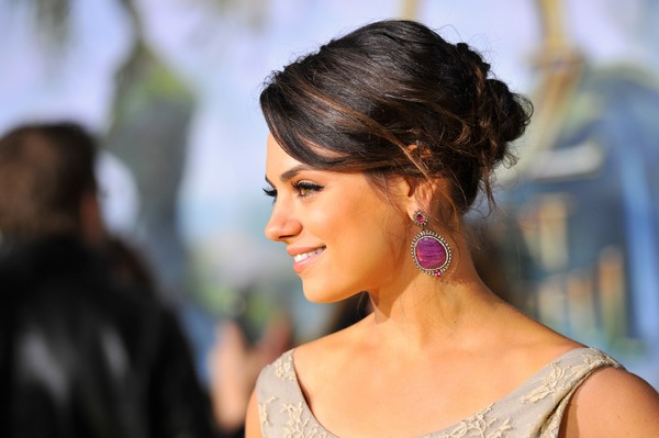 Idee acconciature eleganti: Mila Kunis alla prima de "Il grande e potente Oz"