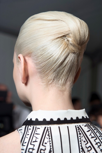 Tutorial capelli: lo chignon di Wella per Mary Katrantzou