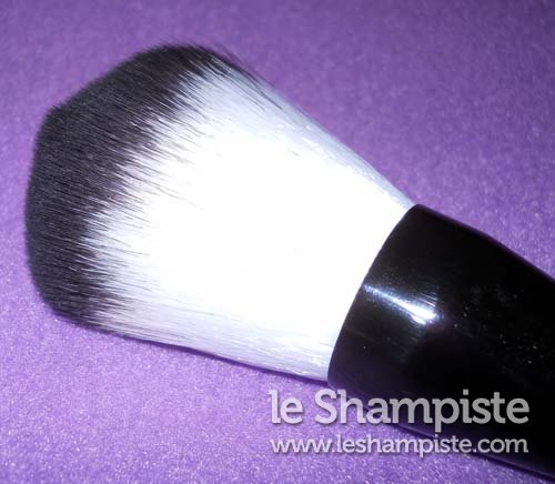 Provato per voi: Neve Cosmetics Pennello Lilac Powder