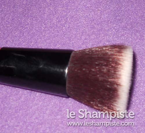 Provato per voi: Neve Cosmetics Pennello Purple Flat