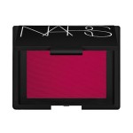 Make up fucsia intenso come pantone vivacious