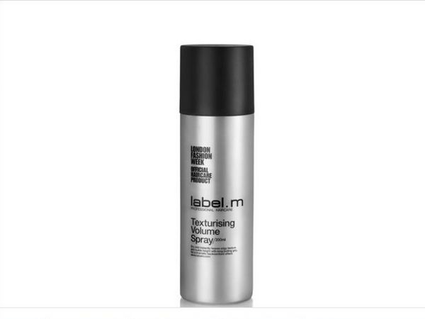 Texturising Volume Spray di Label.m. per capelli a volume esplosivo