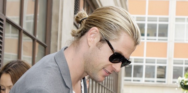 Tendenze capelli uomo per l'estate 2014: il man bun