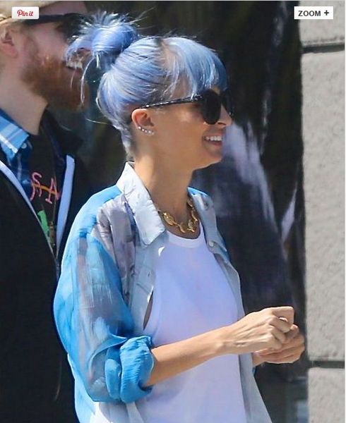 Nicole Richie capelli blu