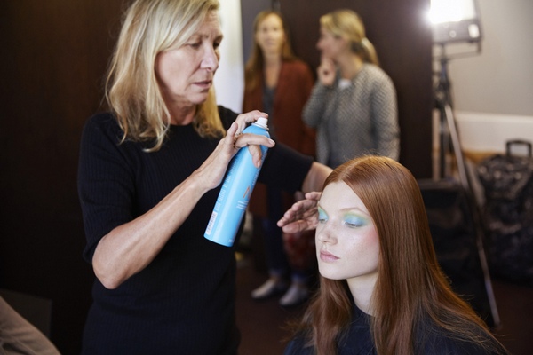 Onde da sirena sui capelli alla sfilata di Alexis Mabille della Paris Fashion Week