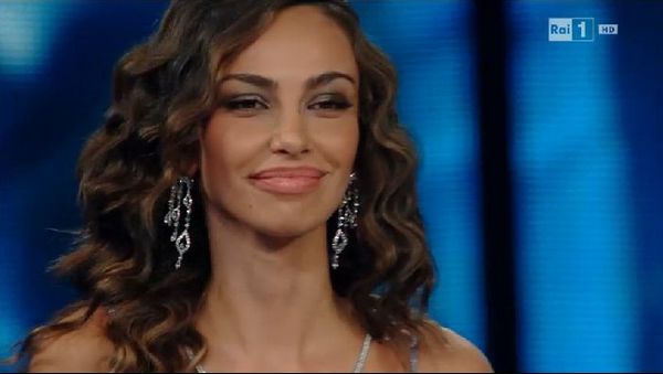 Sanremo 2016, il look di Madalina Ghenea nella terza serata