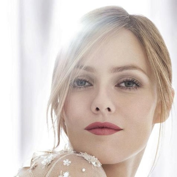 vanessa-paradis-rossetto-c-chanel