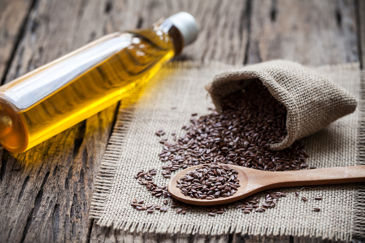 Olio di semi di lino, i benefici per la pelle e per i capelli
