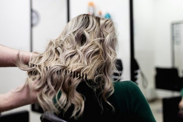 Capelli tendenza autunno 2020: Mushroom Blonde per tutti